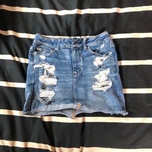 AMERICAN EAGLE ripped jean skirt